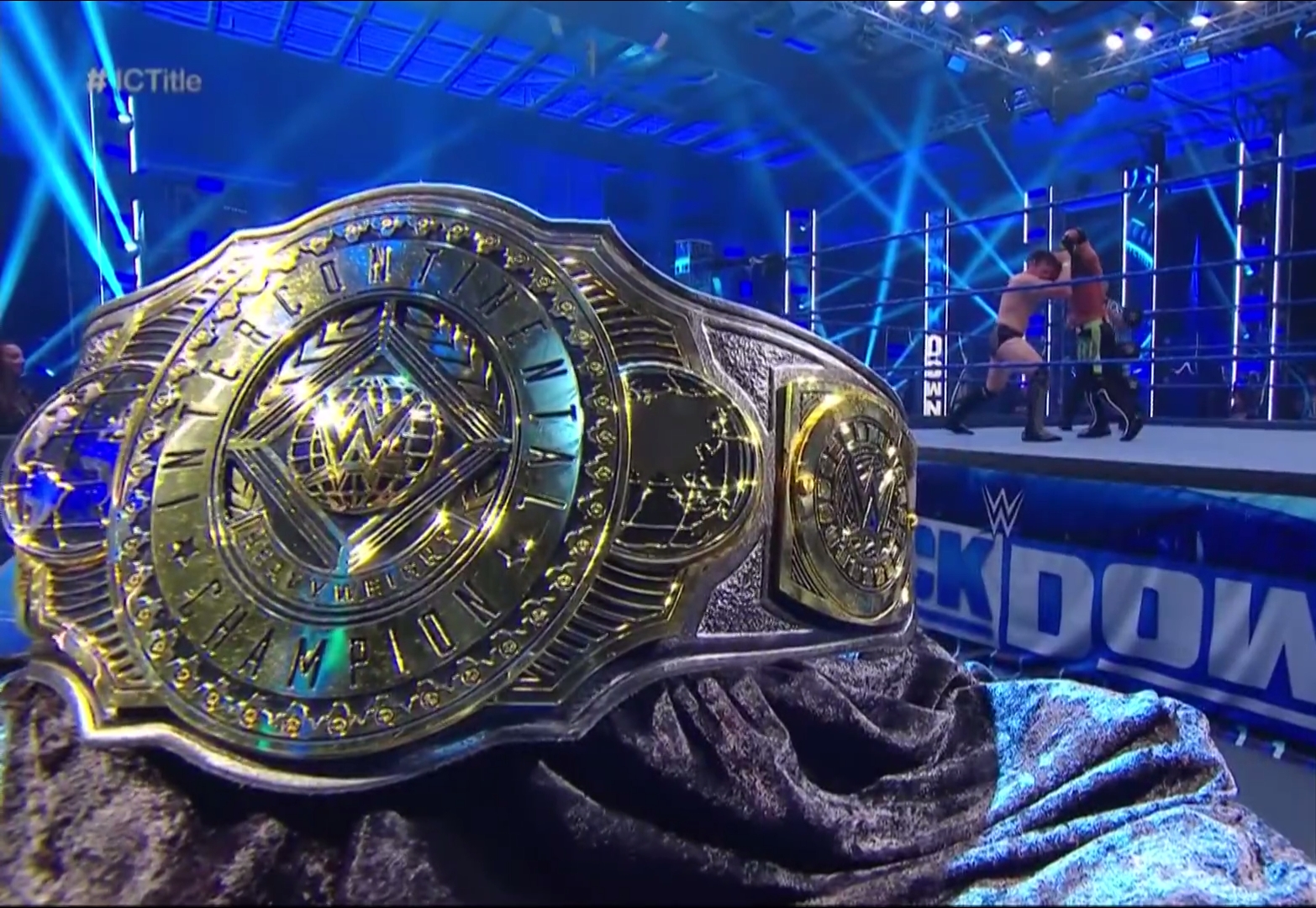 wwe@现象级大师首度登顶WWE洲际冠军,杰夫黑历史再次沦为剧情素材