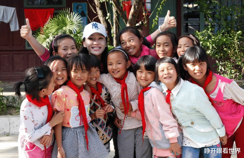 娱乐圈|她是赵薇黄晓明的班长，却为了5个冻死的孩子，永久退出娱乐圈！