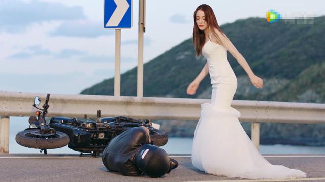 『迪丽热巴』《幸福触手可及》两集就有12个槽点，迪丽热巴不走心，细节太敷衍