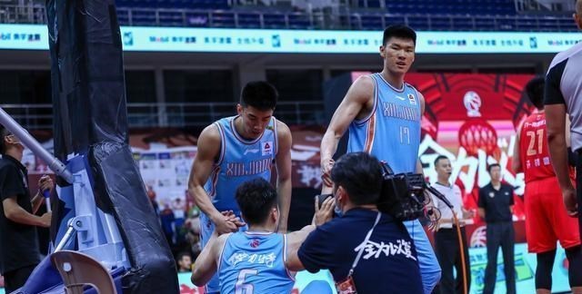 「新疆男篮」疯了!新疆最强锋线新星打爆八一,他或比阿不都沙拉木更强?