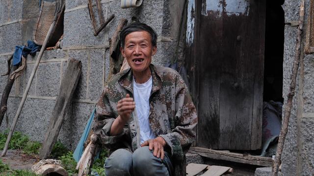 大叔|70岁男子隐居大山20年,视力1.3体力堪比年轻人:健康长寿很简单