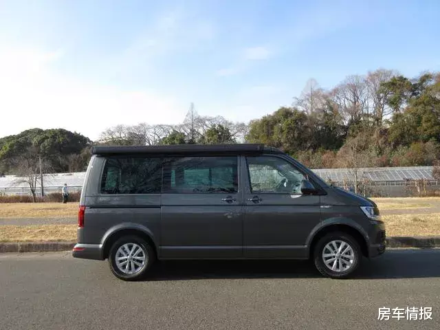 「房车」国内十分少见的大众升顶房车，上下两张床能住4人，带4驱油耗10L