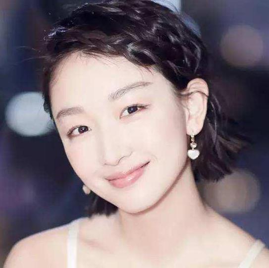 「李佳琦」脸上长“色斑”不必慌，药店这款平价“精华液”，美白淡斑还嫩肤