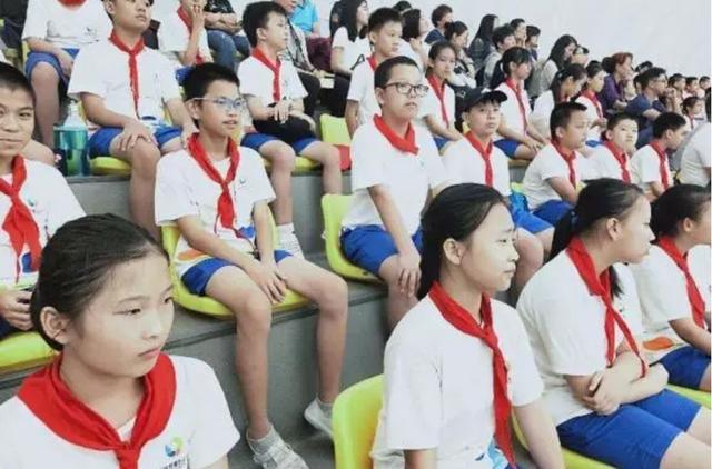 幼儿园|新规定出台：解决小学生放学没人带的问题，家长：“有救”了！