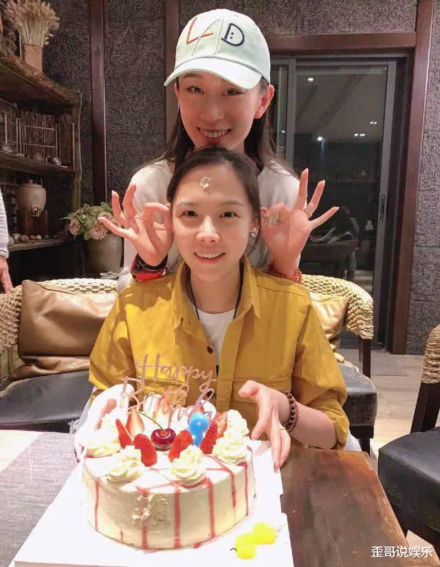 杨丽萍：杨丽萍女徒弟迎娶同性恋人，对方的真实身份被曝光，引网友热议