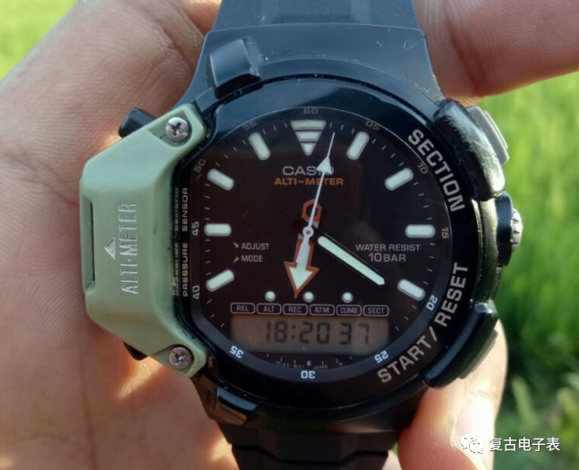 民法典|推土机式的传感器双显登山表——CASIO ALTI-METER AW330