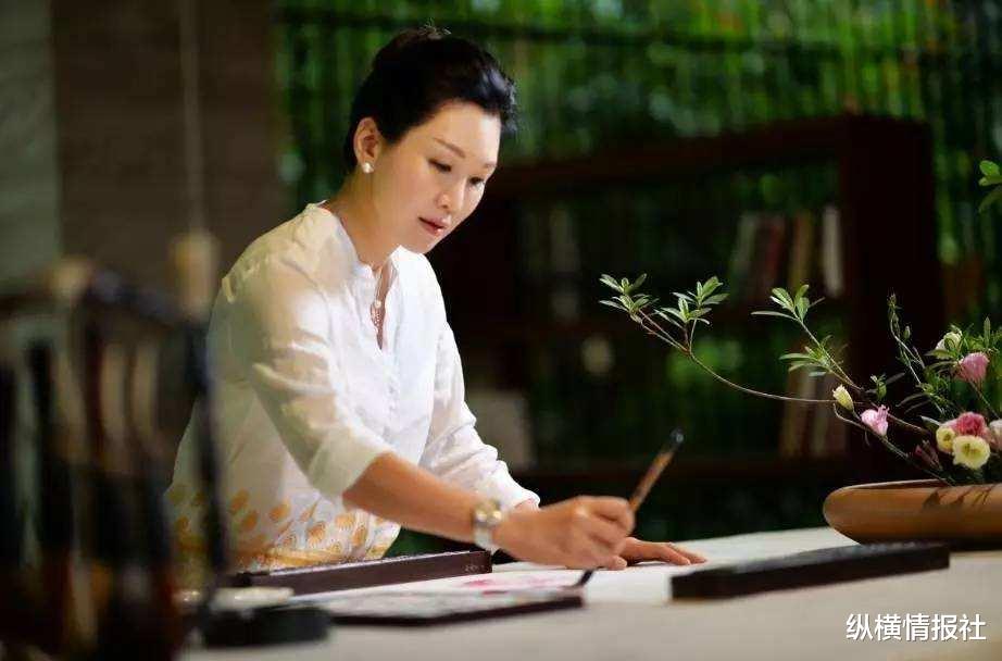 #翟美卿#又一“隐形女富豪”诞生,24岁每月进账50万,如今公司年入3800亿