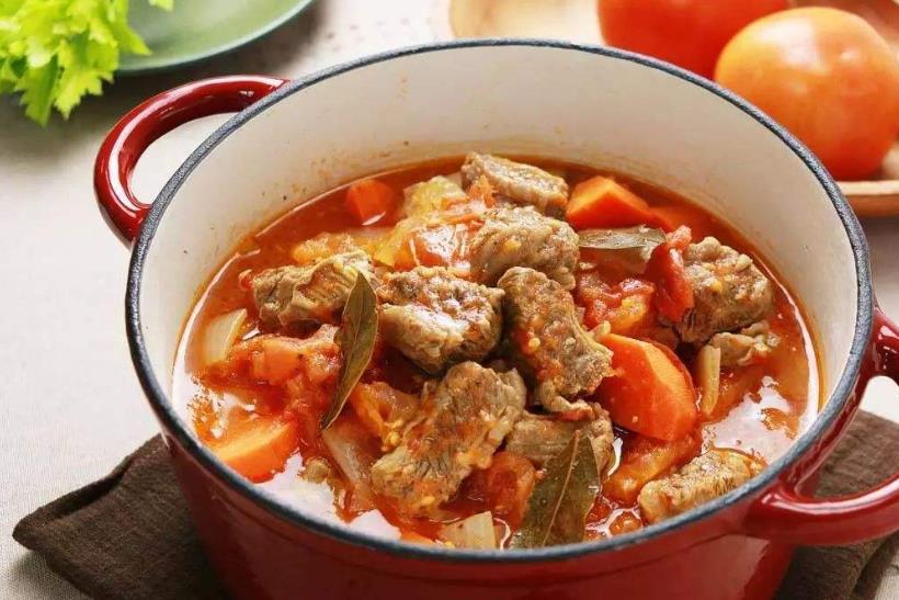 「炖牛肉」炖牛肉时，只要掌握这4点，我赌100袋辣条，肉像“豆腐”一样嫩烂