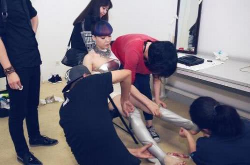 [吴莫愁]曾因《中国好声音》一炮而红，后来因耍大牌，人气早已不在