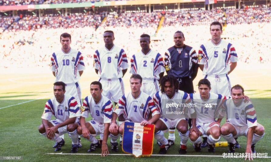 卡伦布▲为追求世界第一长腿超模女友强行加盟皇马获欧冠,澳洲土著赢得大力神杯成人生赢家