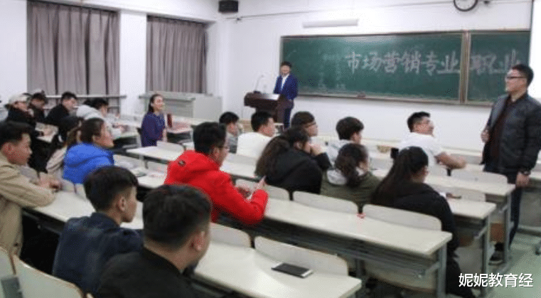 大学|市场已经“饱和”的3大专业，就业率低发展前景差，不建议报考