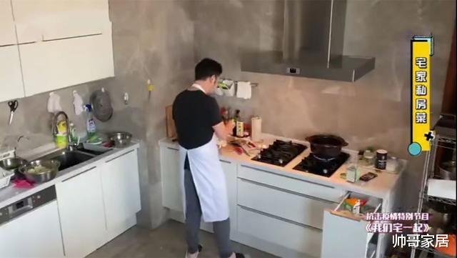 「」沙溢的家装的太有爱了,客厅是亲子活动区,开放式厨房边做边吃!