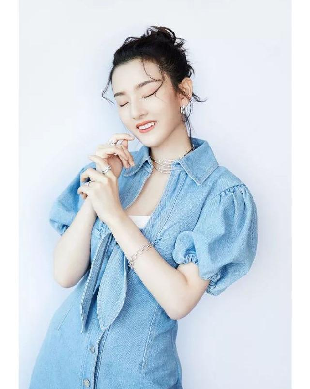 发型|宋祖儿对自己的颜值有多自信？素颜就算了，还顶着个大妈发型
