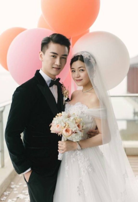 有种“整容”叫陈晓结婚，结婚前后判若两人，网友：真不敢认！