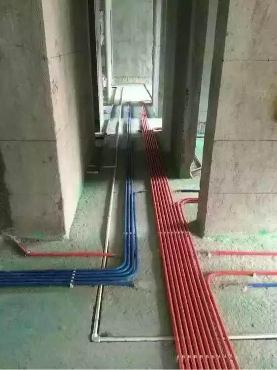 『』水电布线是无证电工做的，每平30，亲戚看完直言这是脑子有坑吧？