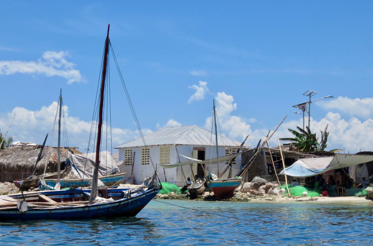 「海岛」0.004平方公里的小岛：没水没电却塞下97栋房子，生活着500人