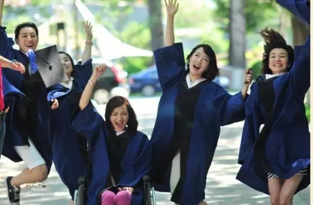 [梁艺]中国首位轮椅上的女主播，现在怎么样了？