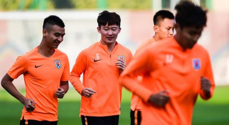 山东鲁能■深夜23点!鲁能这则消息让球迷沸腾,李霄鹏终极阵容将亮剑