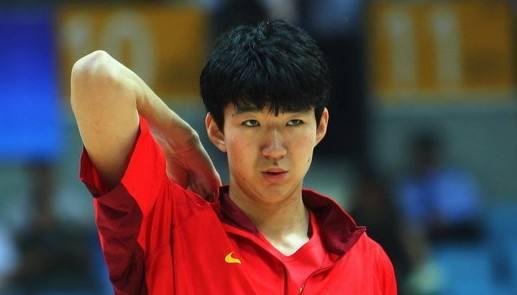 「天津男篮」篮坛最失败留洋天才？2.18米曾被认为能打NBA 却在CBA被弱旅抛弃