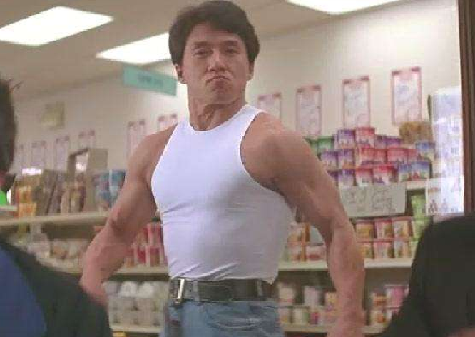 成龙|成龙进好莱坞用了上百个动作，李连杰却只用了1个，一跳定乾坤