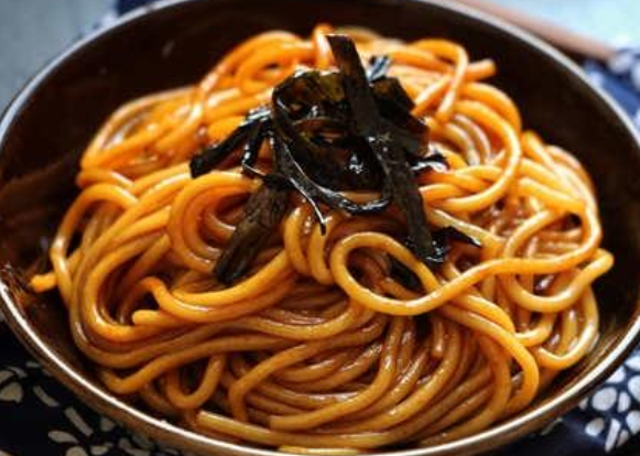 【炸鸡】黄磊在《向往的生活》中做美食翻车，煮的面条黑乎乎难以下咽？粉丝：闭嘴