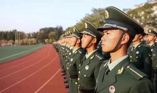 :四年军校毕业,为什么他是正连职,我是副连职?