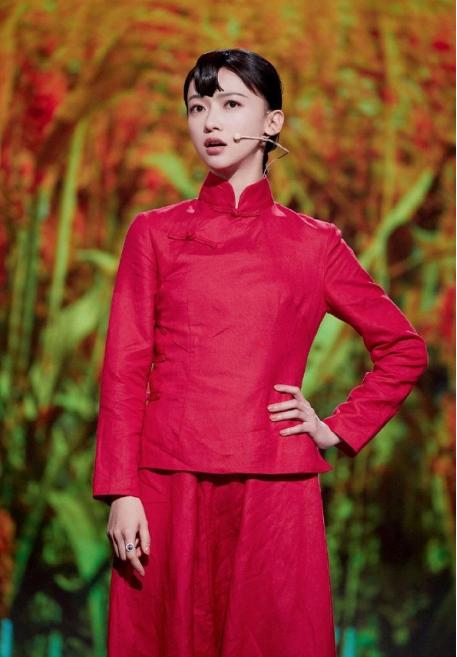 『刘海』吴谨言被这眉上刘海“毁了”，不仅显得额头宽，看着还没气质