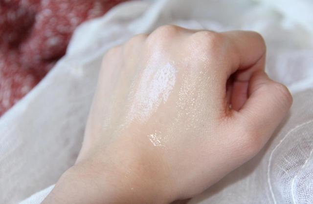 护肤品▲教你精华液的正确使用方法,美白抗皱的效果更好,女生需要了解