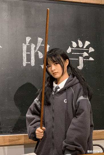 「土味情话」不扎双马尾的“七阿姨”原来长这样，掀起头发后，美的让人不敢信
