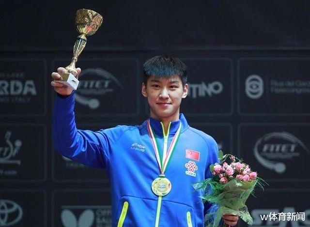 薛飞|国乒大冷门！世青赛3冠王让王皓一脸无奈，许昕接班人迎战梁靖崑