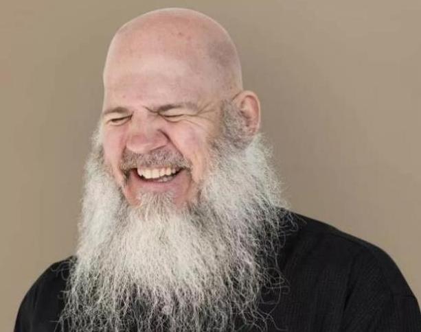 雄激素|一个人刮胡子的频率决定他寿命的长短？健康专家：最好不要刮两次