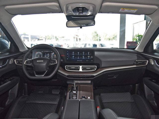 奇瑞|奇瑞新车外观惹争议，后置后驱是亮点，轴距2830MM，8月底上市