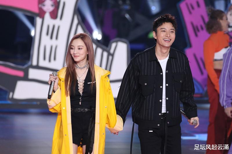 贾乃亮|这是求复合？李小璐声称 自己看见手机里贾乃亮的视频就流泪
