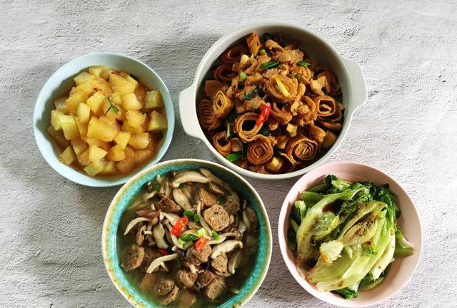 莲藕|回家吃饭，妈妈准备3菜1汤，不剩菜不浪费，朋友：有妈孩子是宝贝