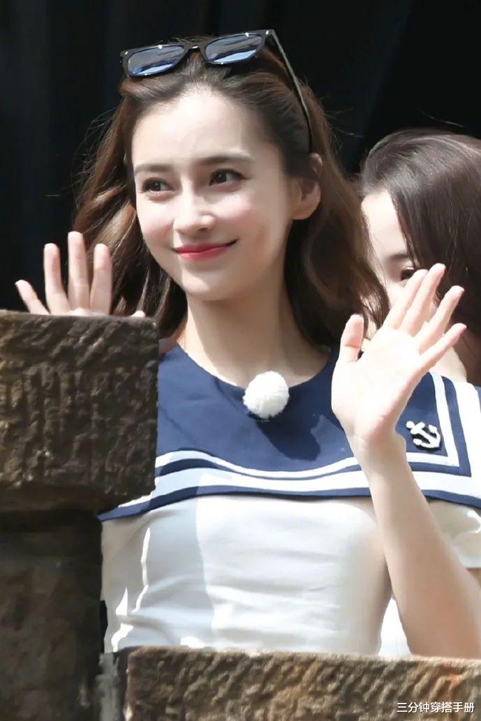 卷发|杨颖是“迪士尼公主”吧？金色长卷发配水手服，回眸一笑百媚生