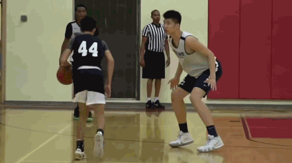 『昆明』姚明马布里观战，2米22余嘉豪上来就压制全场，率U17逆转大胜U18国青