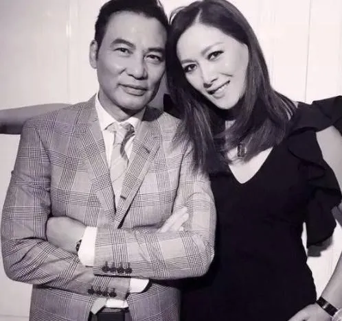 任达华|穷小子一见钟情富家千金，赌上所有房子宠她23年