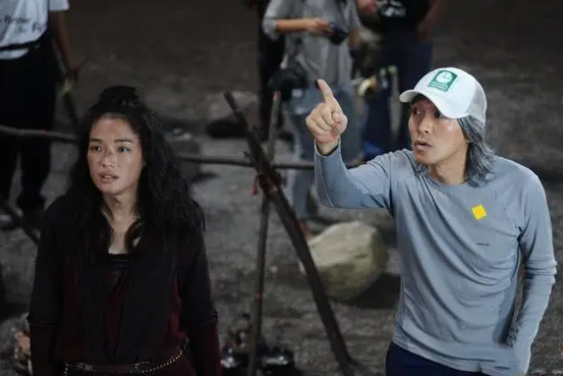 周星驰■周星驰将她一手捧红，为报恩给星爷拍戏不要钱，今名利双收成赢家