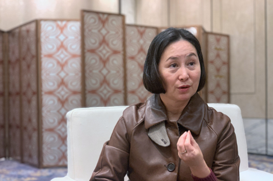 何超琼|赌王接班人何超琼把四太踢出局，何家掌舵人果真不一般！