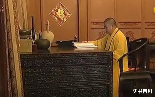 :释永信办公室豪华非常,用新品电脑、手机,全套红木家具值多少?