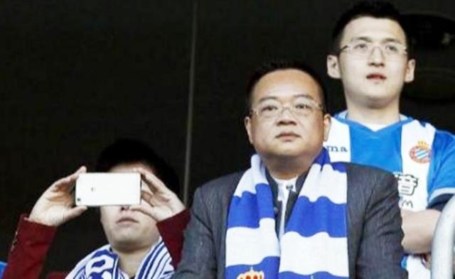 武磊|确定留队！陈雁升1.05亿购买全队，武磊对决前主帅，征战西乙