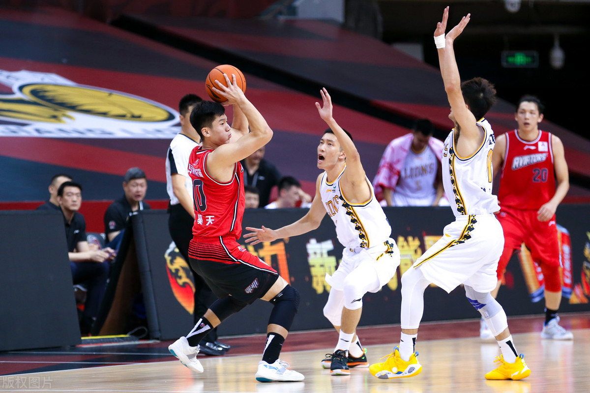 李春江|破案了！李春江罕见暴怒，若不是裁判死抱住，他今天怕是要挨打了