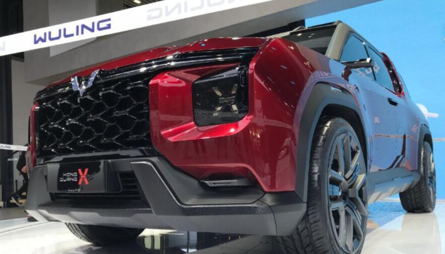 五菱|五菱首款越野SUV诞生！预售10万，1.5T+分体大灯，银车标最帅气！