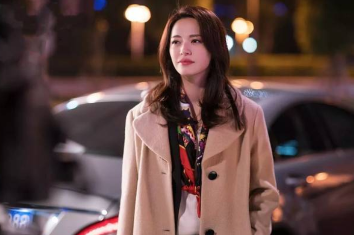 恶之花|当年政治错误再度重提，品牌方连夜换代言人，“恶之花”如今真的凉了