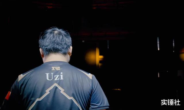 『Uzi』阿布看JKL比赛对比Uzi和微笑!小狗将AD带到新高度,WX改写了LOL