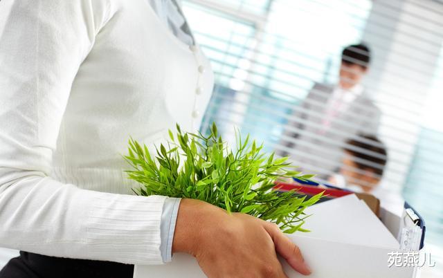 『』领导当众批评，让你很难堪？不要反驳，抓紧利用好这个机会往上走