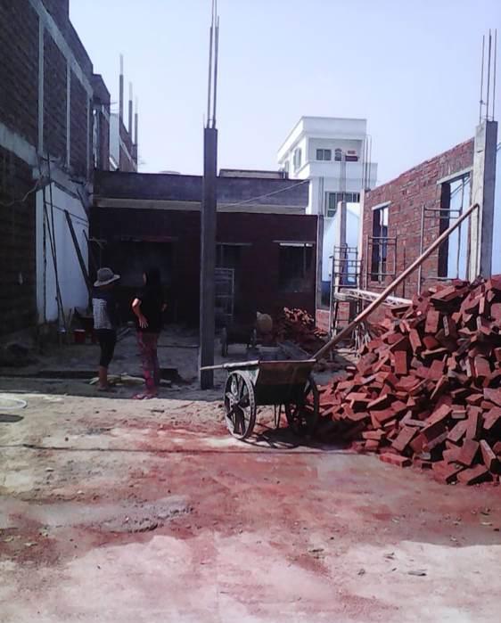 借用邻居一面墙, 不想中间留缝显得丑, 为节省建房成本不折手段了