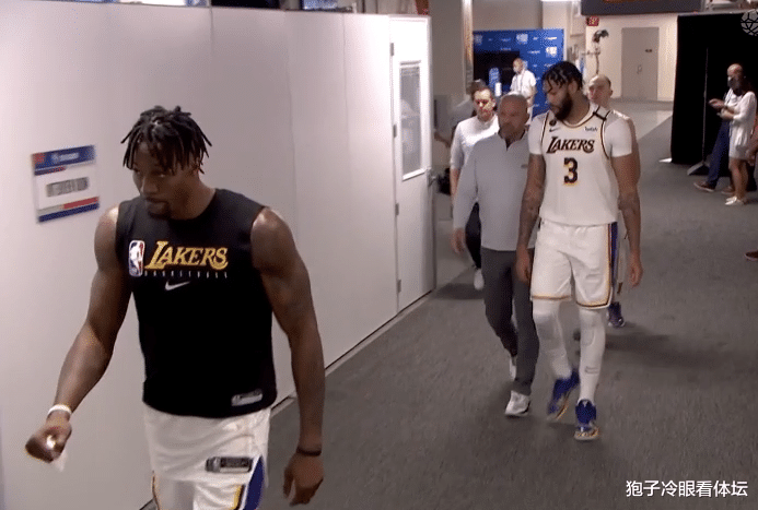 湖人队|两人提前离场！湖人输球超尬时刻：场上只剩3人差点违例 酱油男被迫营业