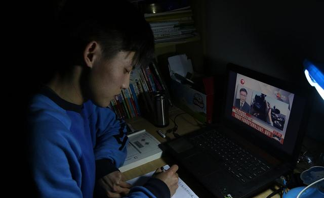 深圳市|新中考重压之下，深圳初中生的“假作息”，家长的关心付水流？