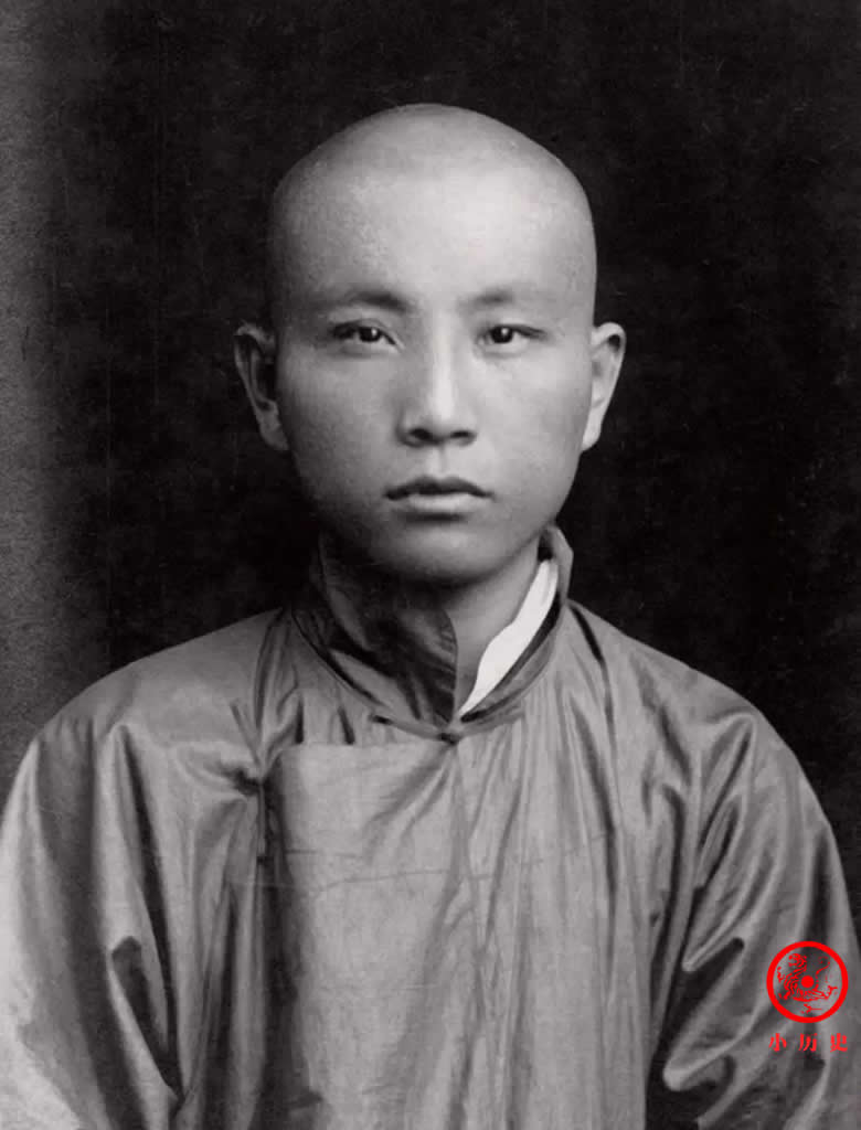 太监|清末民初老照片：紫禁城里的太监和宫女